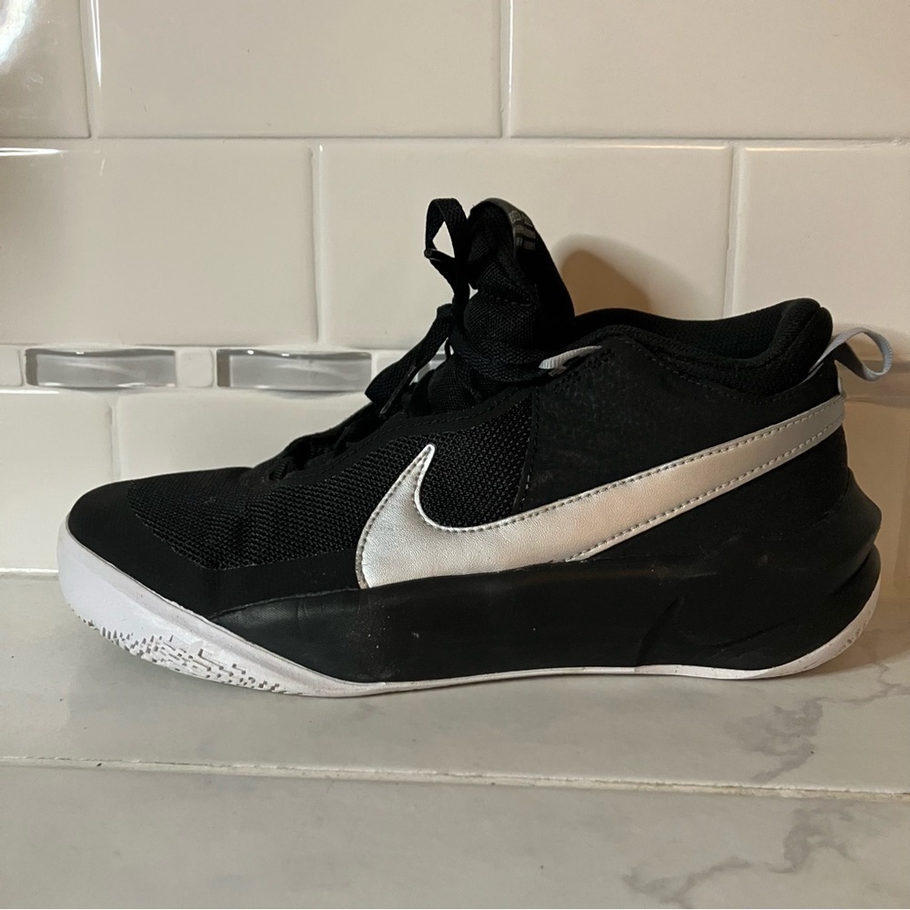 Nike Black Sneakers. Hustle DXSU 21.  Worn twice. EUC!